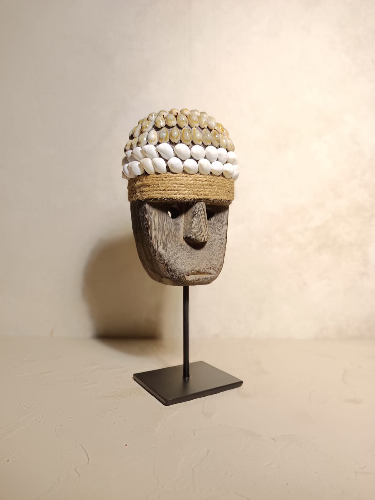 Balinese wooden mask statue with shell decor on black iron stand – handmade Bali table ornament