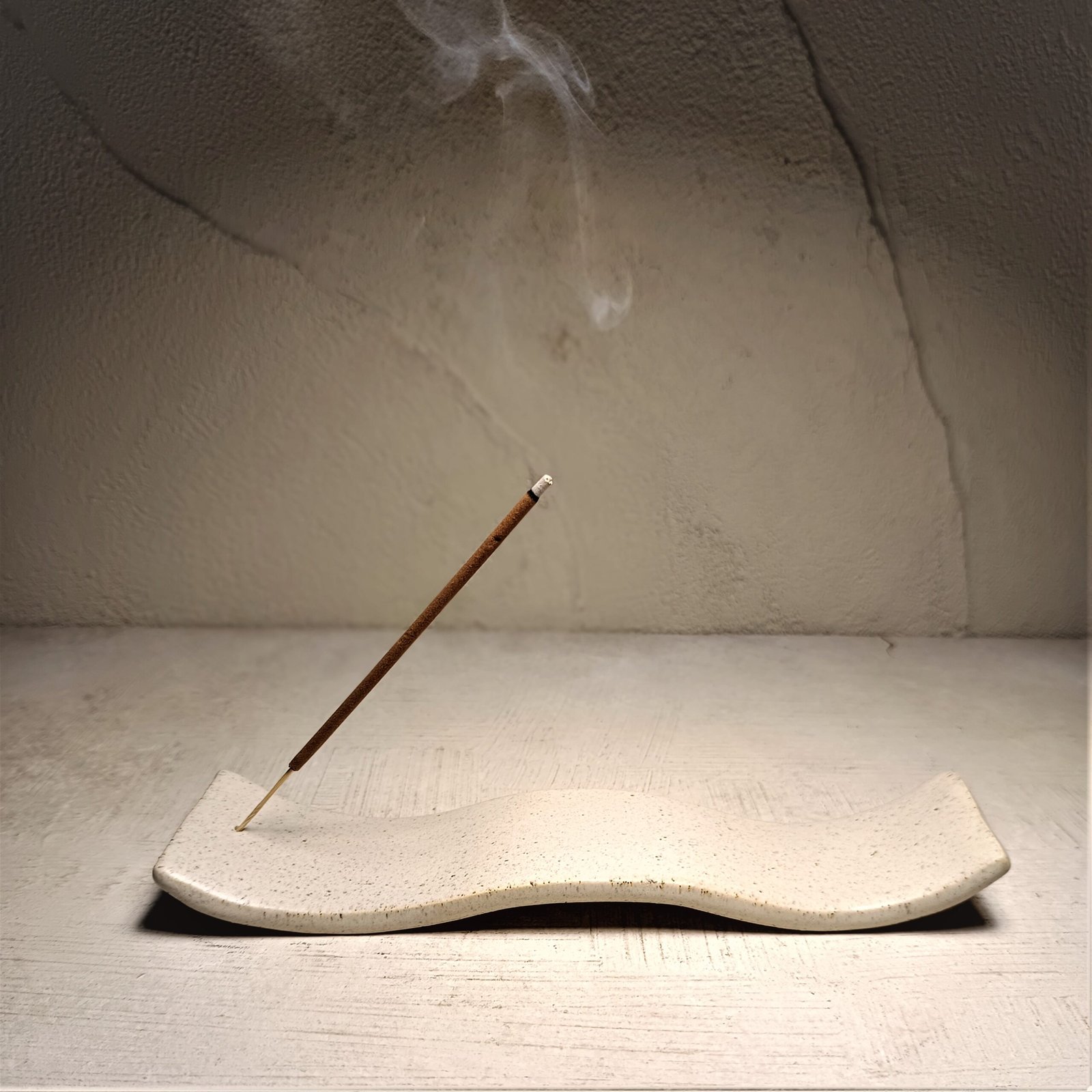 Tempat Dupa Keramik Handmade Bali | Zen Incense Holder Gelombang Minimalis - Image 7