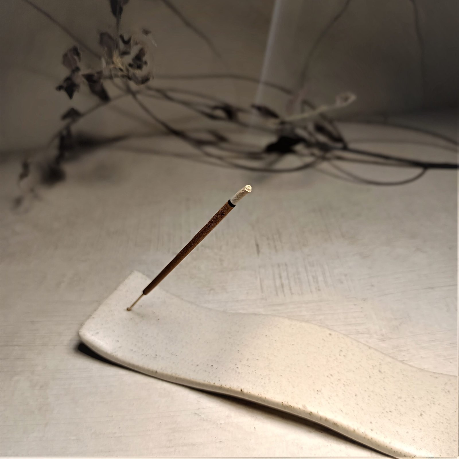 Tempat Dupa Keramik Handmade Bali | Zen Incense Holder Gelombang Minimalis - Image 6